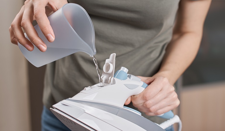 filling steam iron with correct water