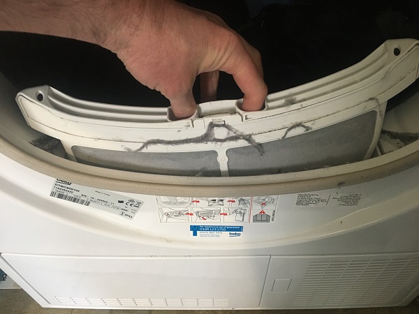 Condenser tumble dryer lint filter